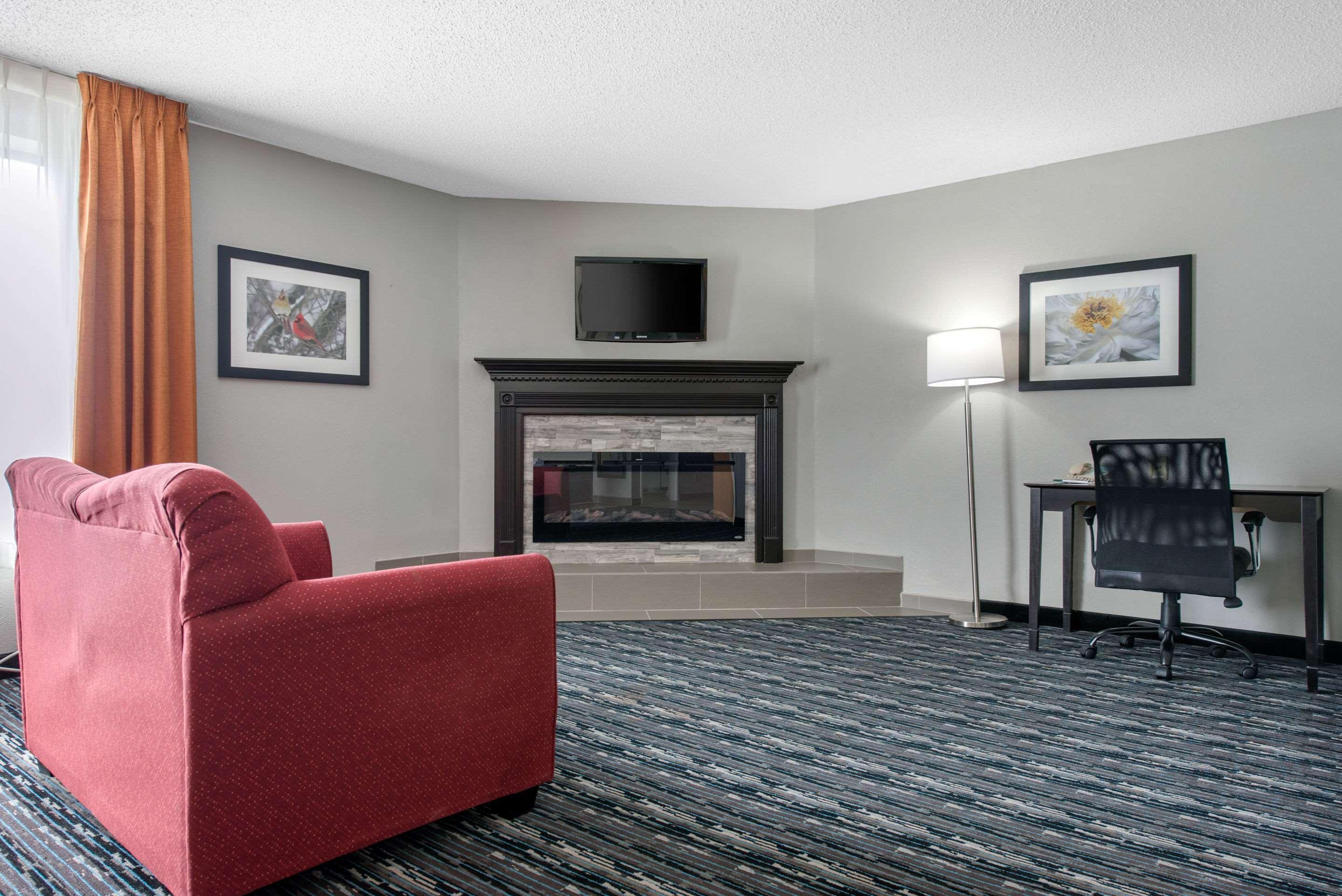 Quality Inn & Suites Brownsburg - Indianapolis West Exterior photo