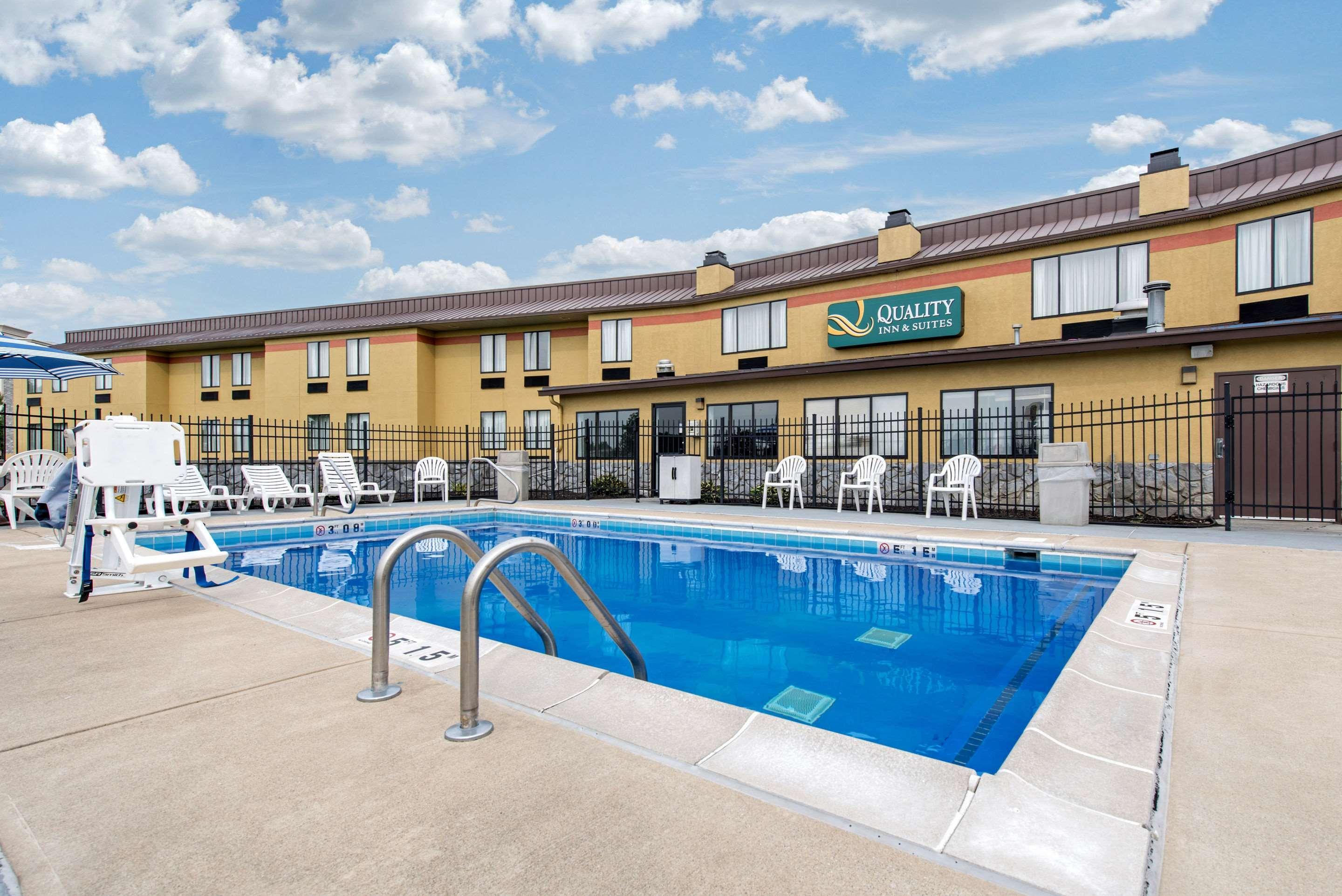 Quality Inn & Suites Brownsburg - Indianapolis West Exterior photo