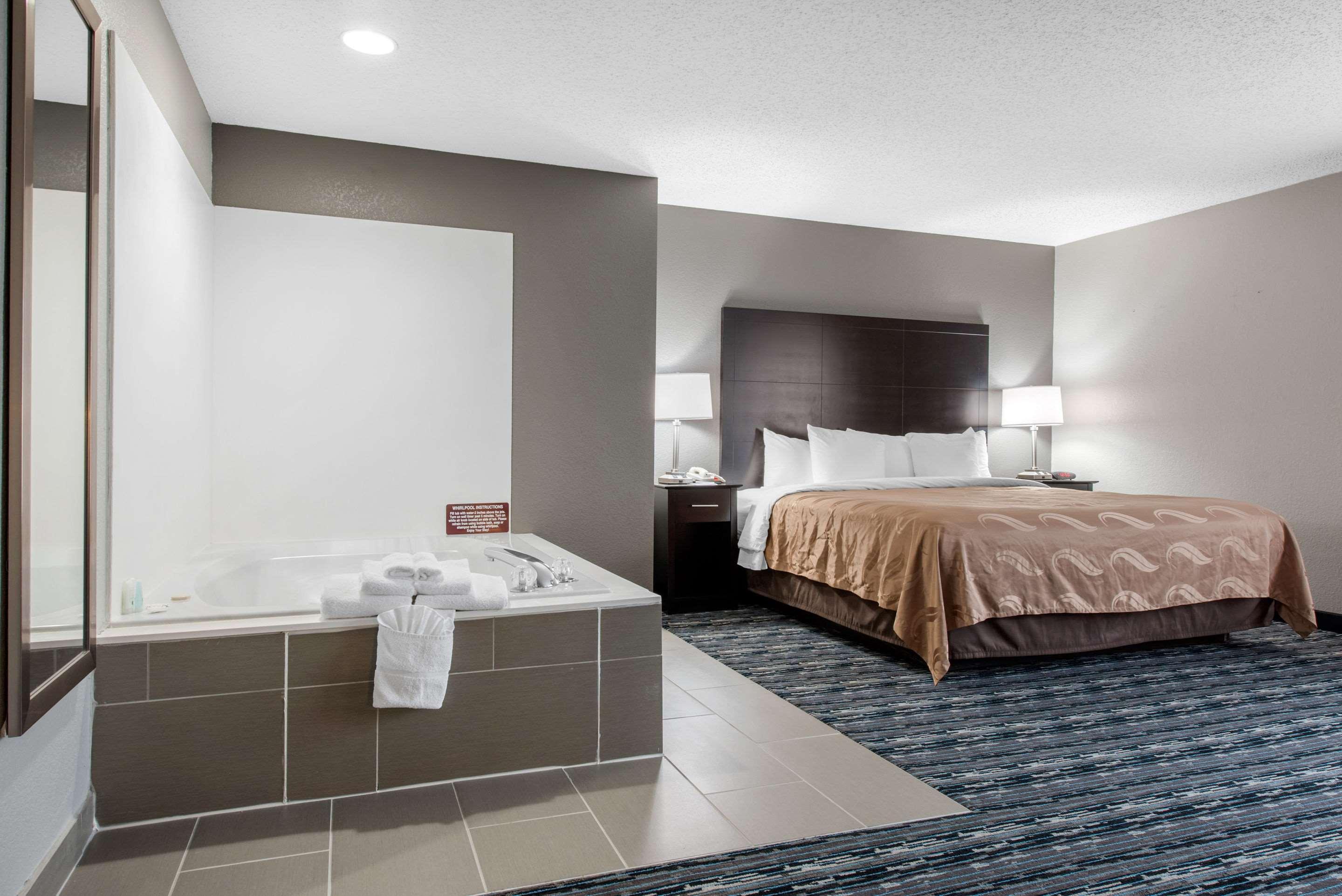 Quality Inn & Suites Brownsburg - Indianapolis West Exterior photo