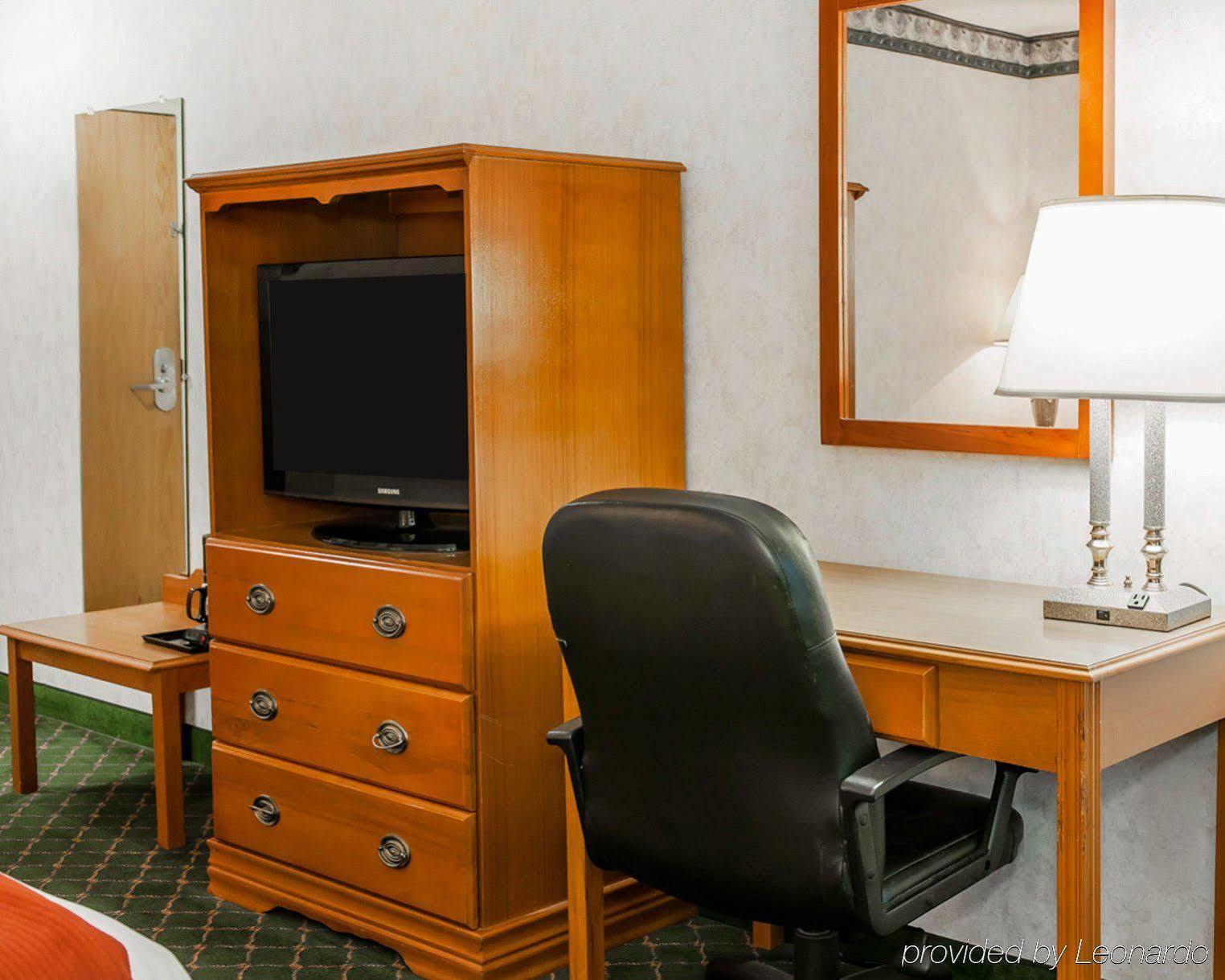 Quality Inn & Suites Brownsburg - Indianapolis West Exterior photo
