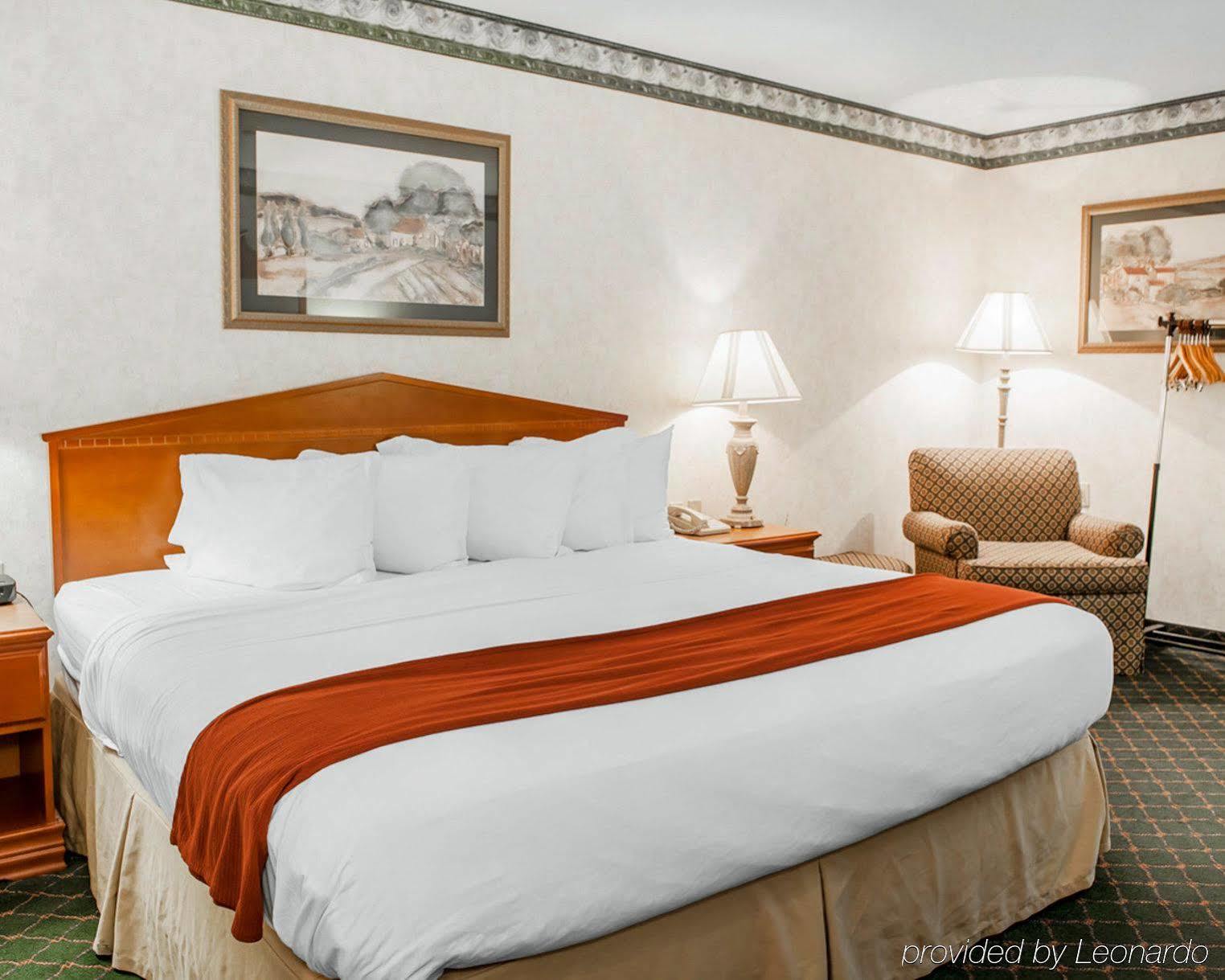 Quality Inn & Suites Brownsburg - Indianapolis West Exterior photo