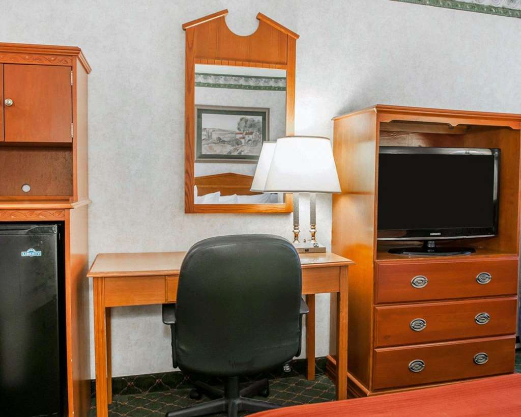 Quality Inn & Suites Brownsburg - Indianapolis West Room photo