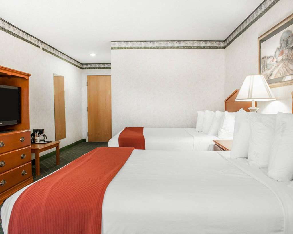 Quality Inn & Suites Brownsburg - Indianapolis West Room photo