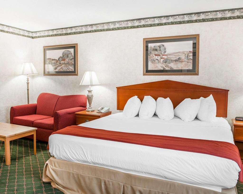 Quality Inn & Suites Brownsburg - Indianapolis West Room photo
